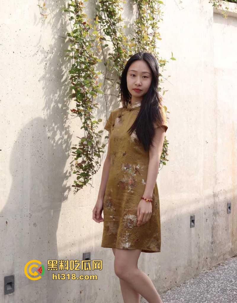 上海浦南幼儿园【林美玲】美女幼师与男友裸聊自慰视频被曝光，反差母狗性瘾巨大，骚浪无比！-2