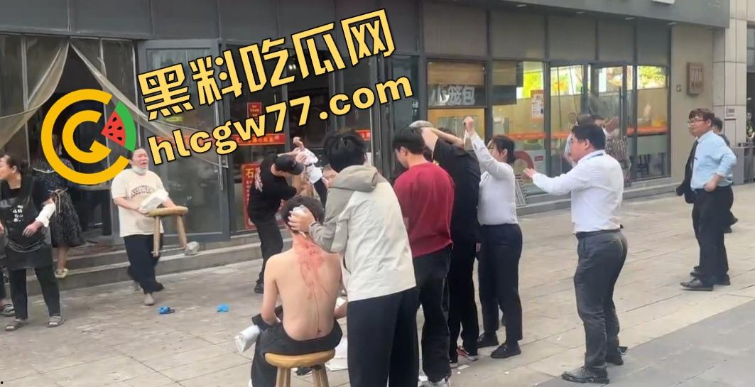 襄阳香辣牛肉面店惊爆刀仔砍人大戏！只因美团欠外卖小哥2000块，进美团部门狂砍同事，直接断手！-5