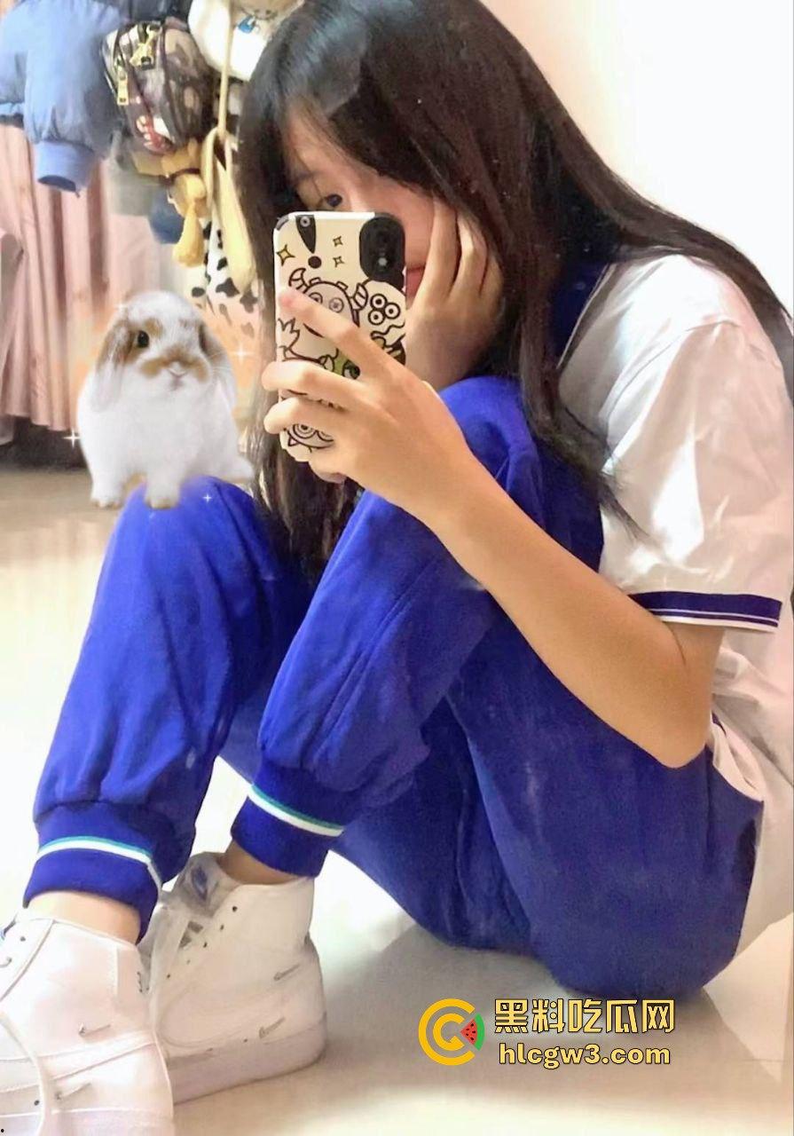 广州06年骚逼【徐家淇】极品反差白嫩女学生！雪般无瑕肌肤，清纯外表下的妩媚肉体太他妈润了！-8