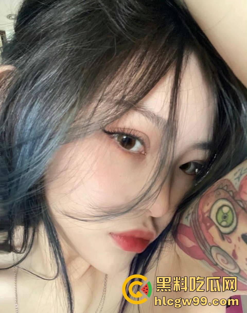 广西极品精神小妹【田田】跪舔深喉被操哭，白嫩小穴被男友后入猛干，掐脖爆操粉嫩白虎穴被狂怼到翻白眼！-2