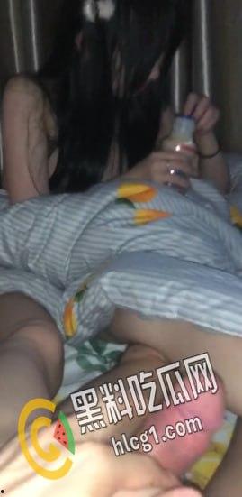 油嘴滑舌PUA大神 成功拿下学校里 长腿高颜值小姐姐 约去她家里操对白清晰超级刺激 肏的骚货头皮发麻-1