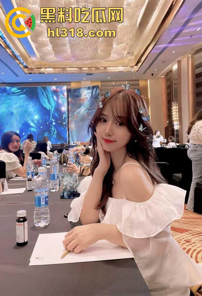 顺德农行职员【陈雪莹】清纯御姐独爱3P群交,被两男前后夹击顶操,叫声酥麻诱人,乱交视频流出 !-6