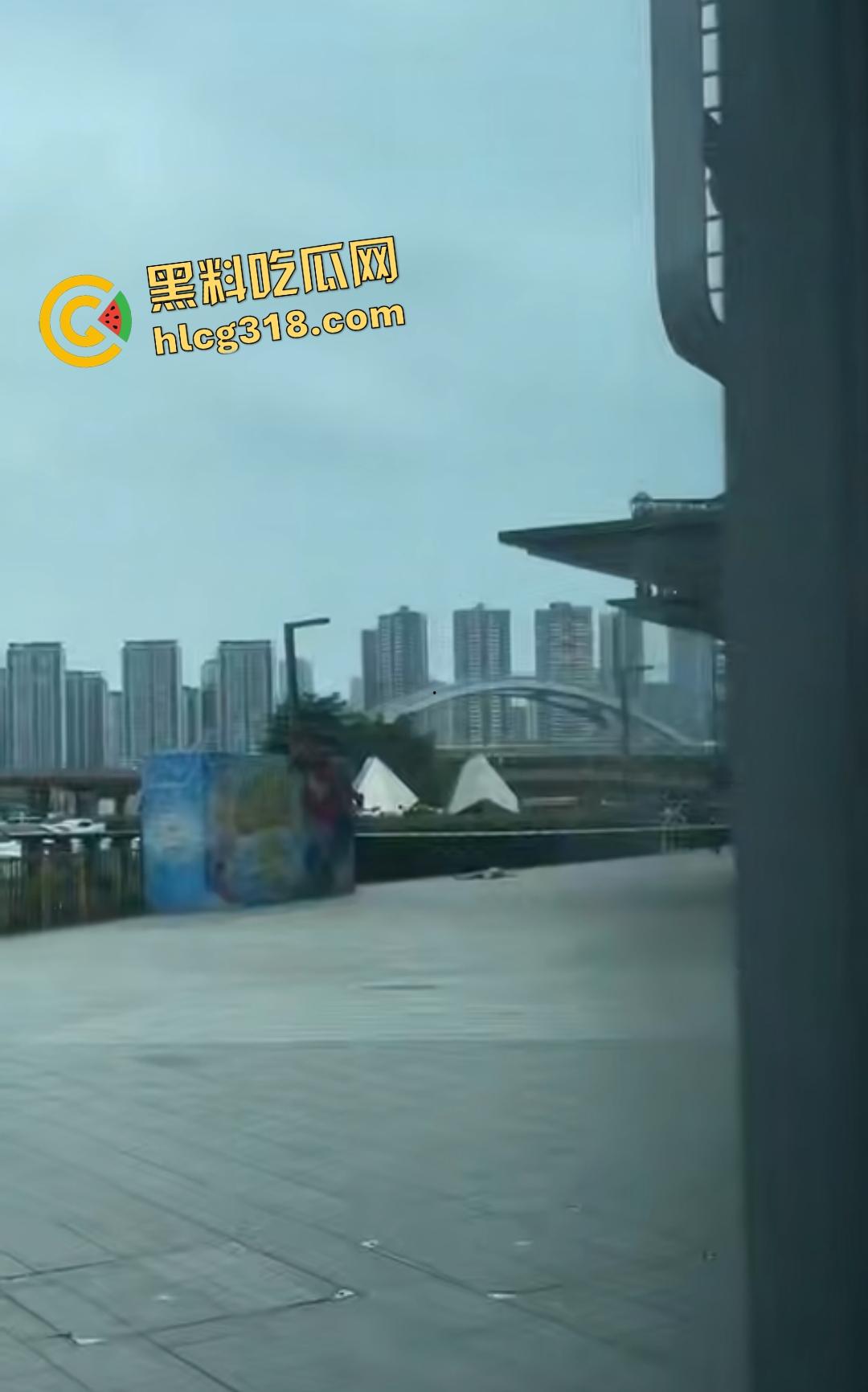 华侨城桔子酒店女子穿最爱的JK跳楼自杀悲剧！原因竟是女友遭男友暴打次日绝望坠楼！-7