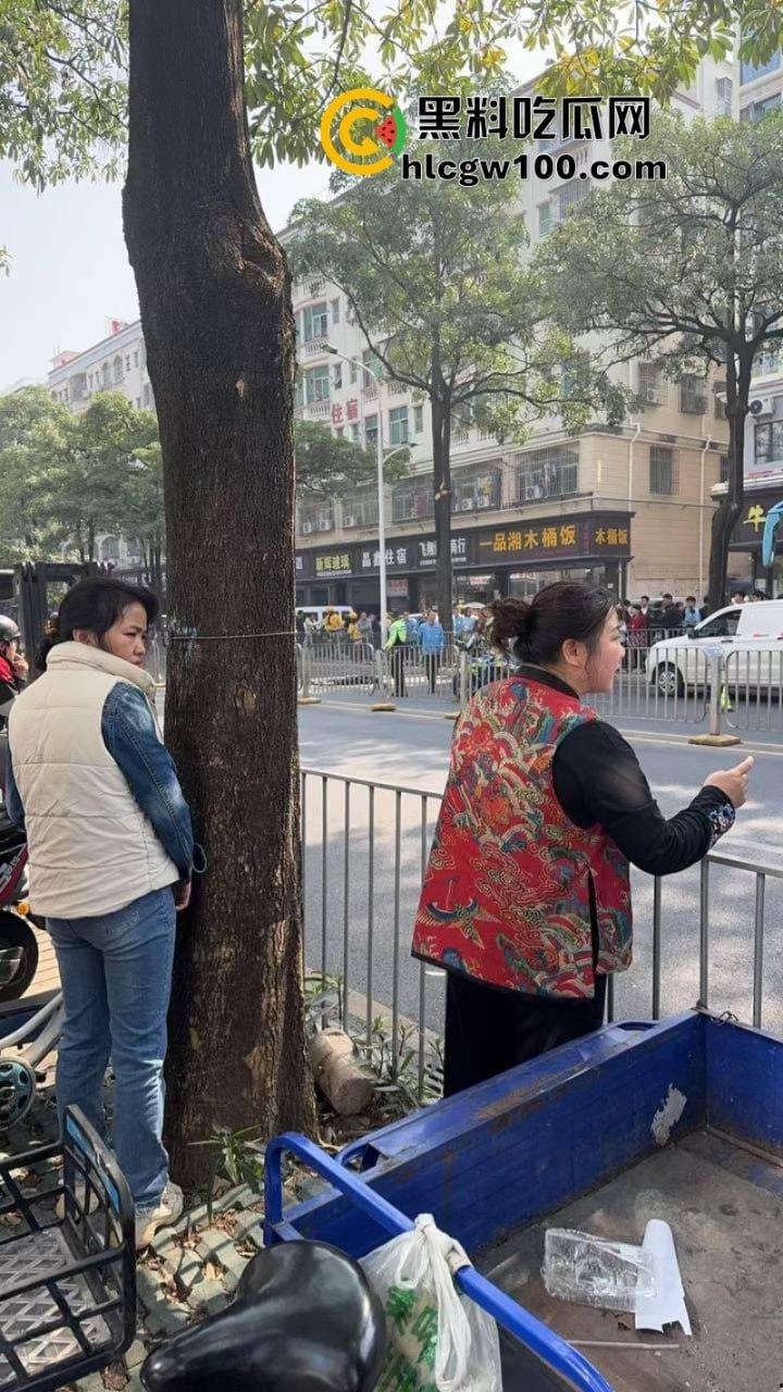 深圳福永桥头惊现亡命刀仔组团报复性随机砍人 死伤一片 还有4个在逃！-6