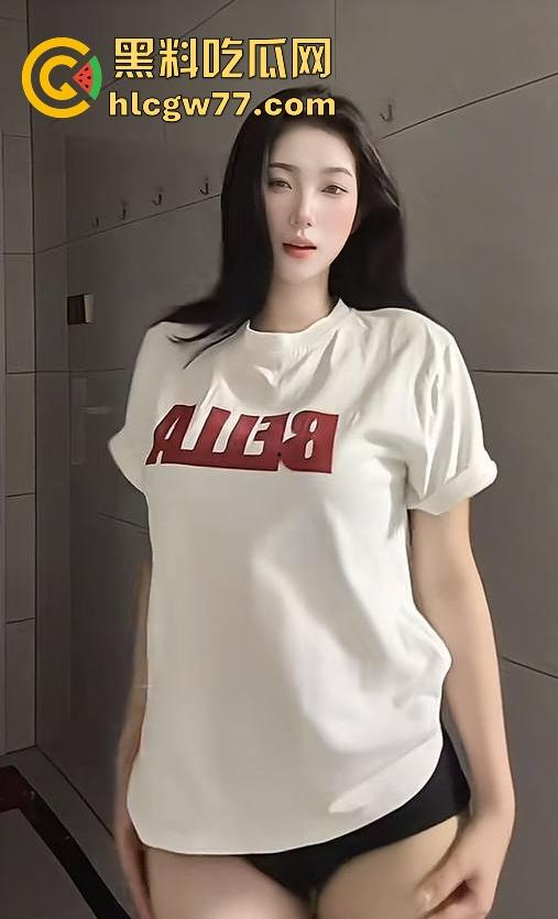 抖音擦边网红【小也很辣】与金主啪啪调教视频最新流出，顶级巨乳大战金主巨屌 身材没得说直呼受不了！-7