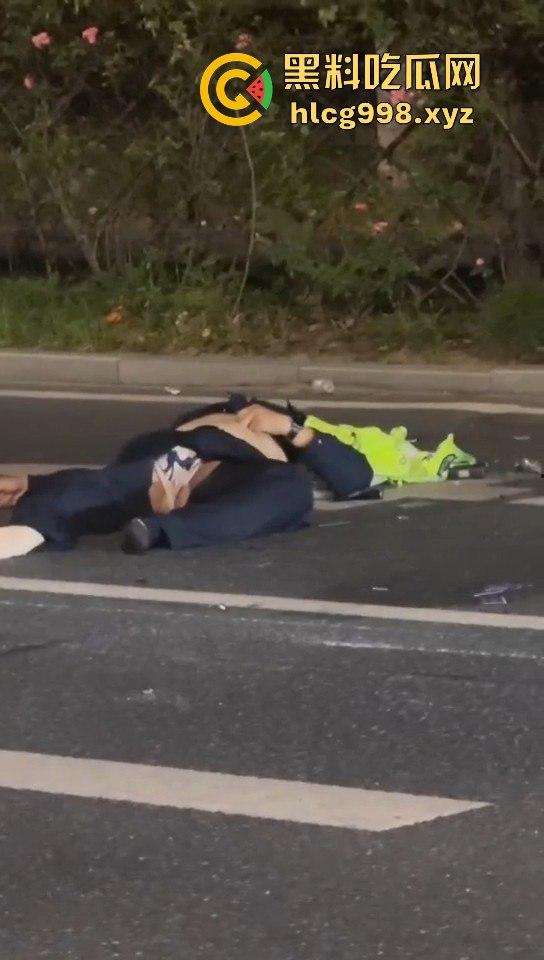 宁波10月10日深夜飙车狂徒闯红灯撞飞辅警！摩托车主嚣张逃逸毫发无损！-10