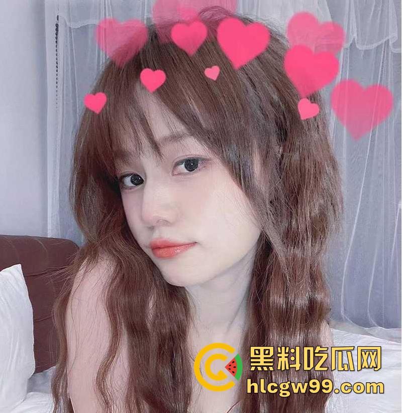 女友网瘾太大怎么办？让她吃鸡巴放松一下，重庆工商学院清纯反差女友【徐馨雯】调教视频泄露曝光！-2