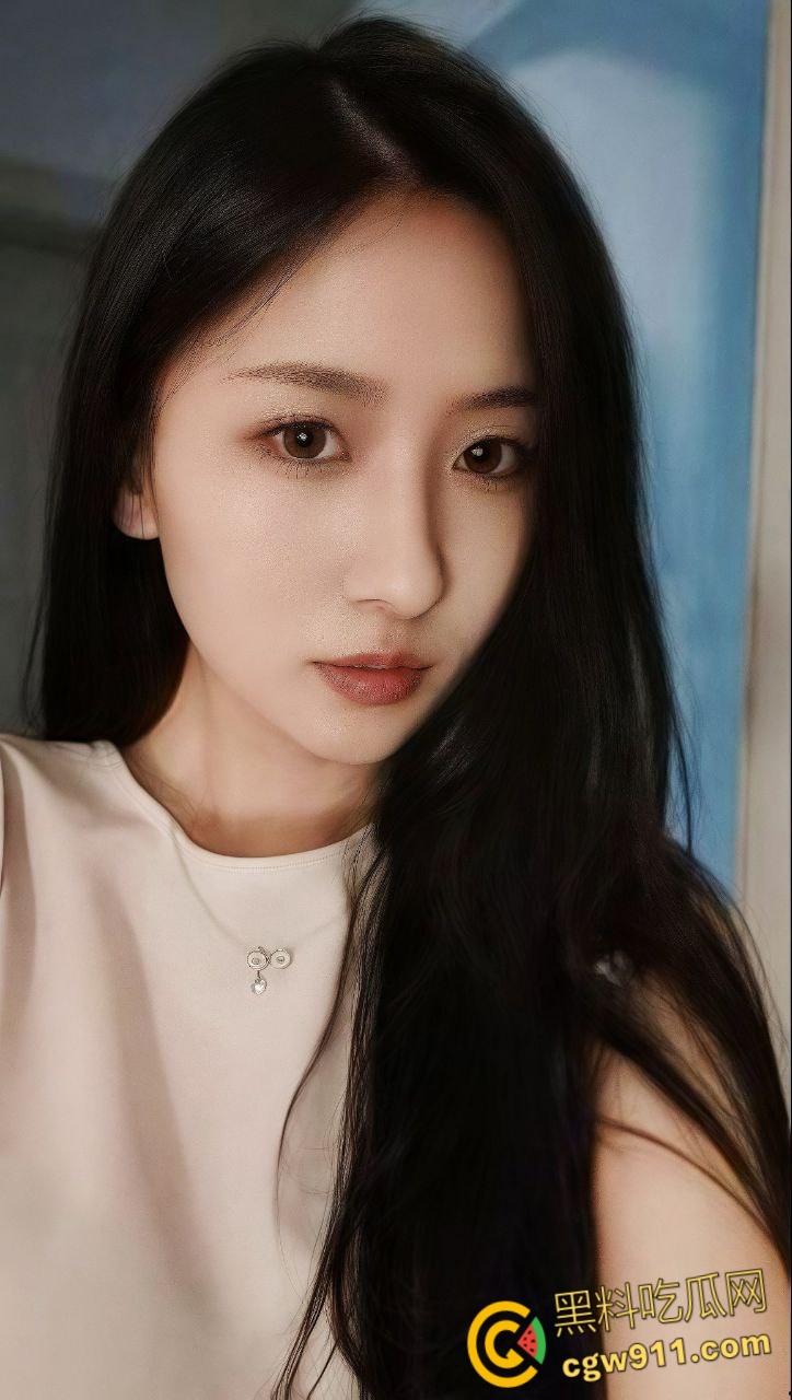 浙江大学校花【何雅茜】,被金主包养酒店调教,镜子前扯着头发被后入爆操,骑脸颜射一脸 !-1