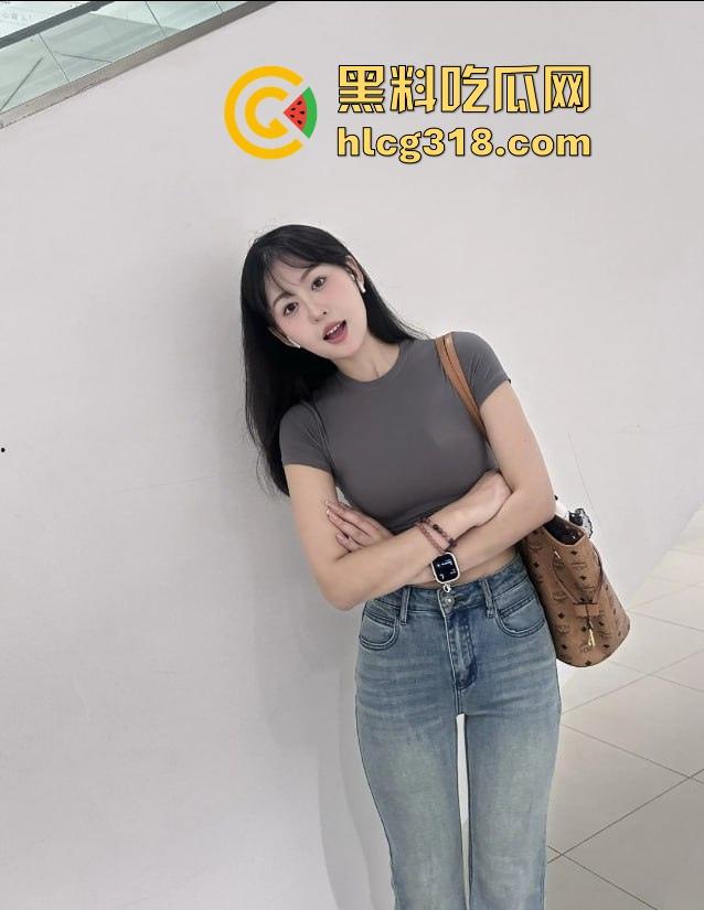 跟会喷水的亲姐姐相约酒店,翘臀后入小穴包裹混着白浆和精液,连射三次射,狠狠的满足她了。-2