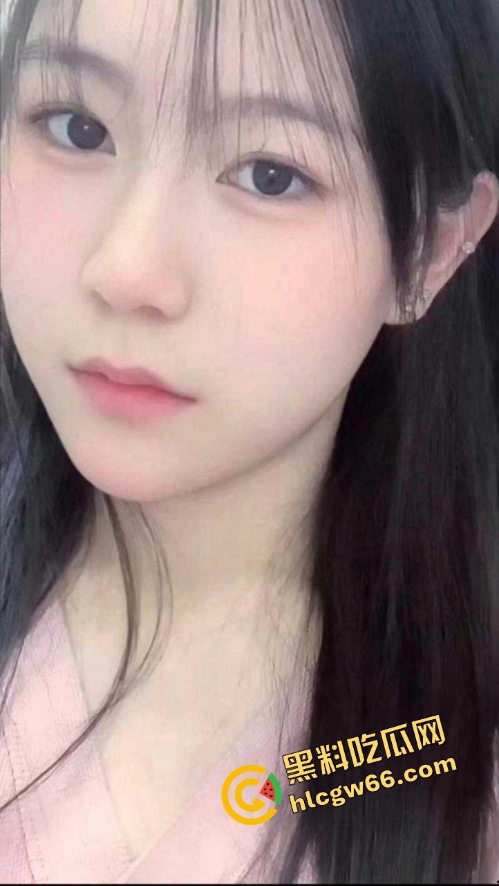 四川师大骚货『李伊丹』表面学霸私下贱母狗,穿JK舔屌求插,男友自拍操成精盆婊子流出!-1