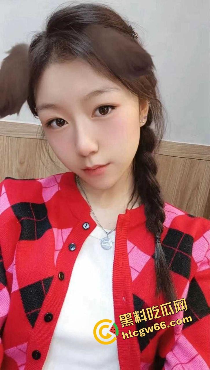 四川师大骚货『李伊丹』表面学霸私下贱母狗,穿JK舔屌求插,男友自拍操成精盆婊子流出!-6