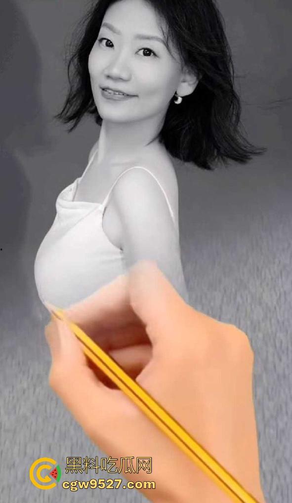 抖音熟女网红【丹姐】双视角直播曝光,激情扭动,青涩脸庞反差色情,边脱边操尺度炸裂,姜还是老的辣!-5