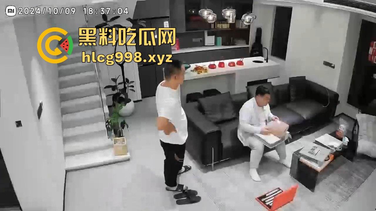 男的发微博喊被装修工人强暴，结果看着还挺享受，两GAY佬演双簧？-7