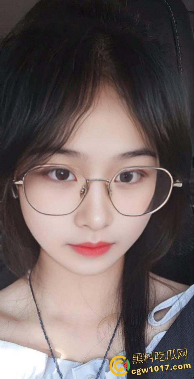 上海反差学生妹【李斯婷】表面清纯女神实则风骚母狗，白虎骚穴自慰猛插，白浆直流！-3