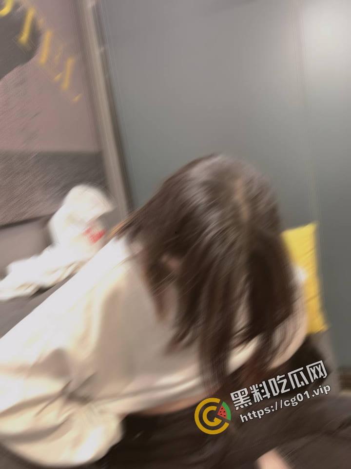 贵州维也纳酒店前台 夏心仪 时间管理大师 同时出轨领导和同事 还能勾搭客户 被爆光不雅视频！-14