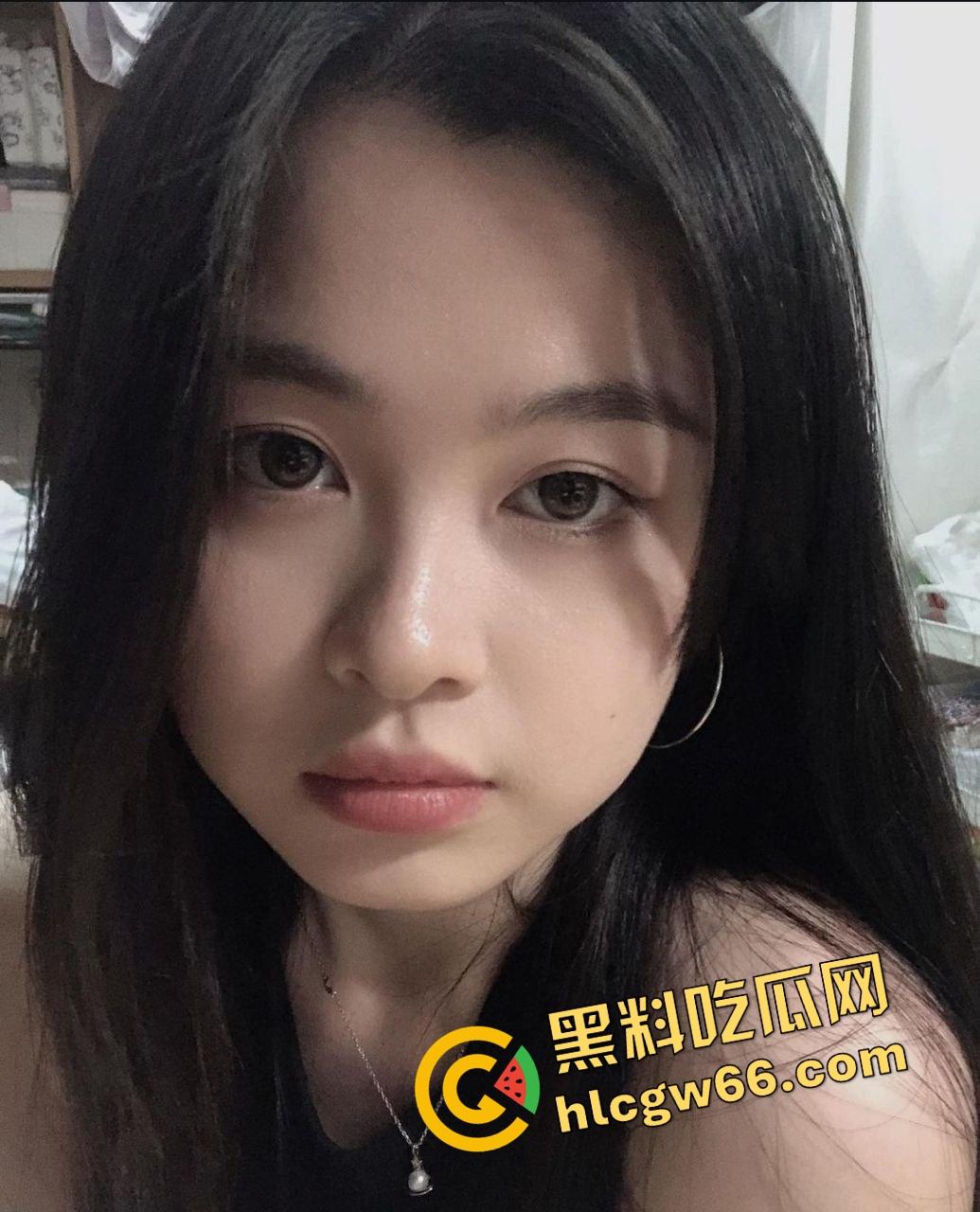 重庆骚货黄毛妹重口翻天操作曝光，肥美肉臀扩阴塞橘子，骚穴大开吃果粒，果汁流逼喷脸，这尼玛是人能玩的？-8