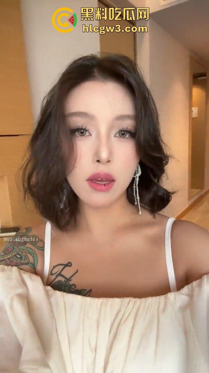 抖音小网红【暴力永恒】不雅视频疯传，短发高冷女神私下口交口爆，狂舔小弟弟引全网热议！-4