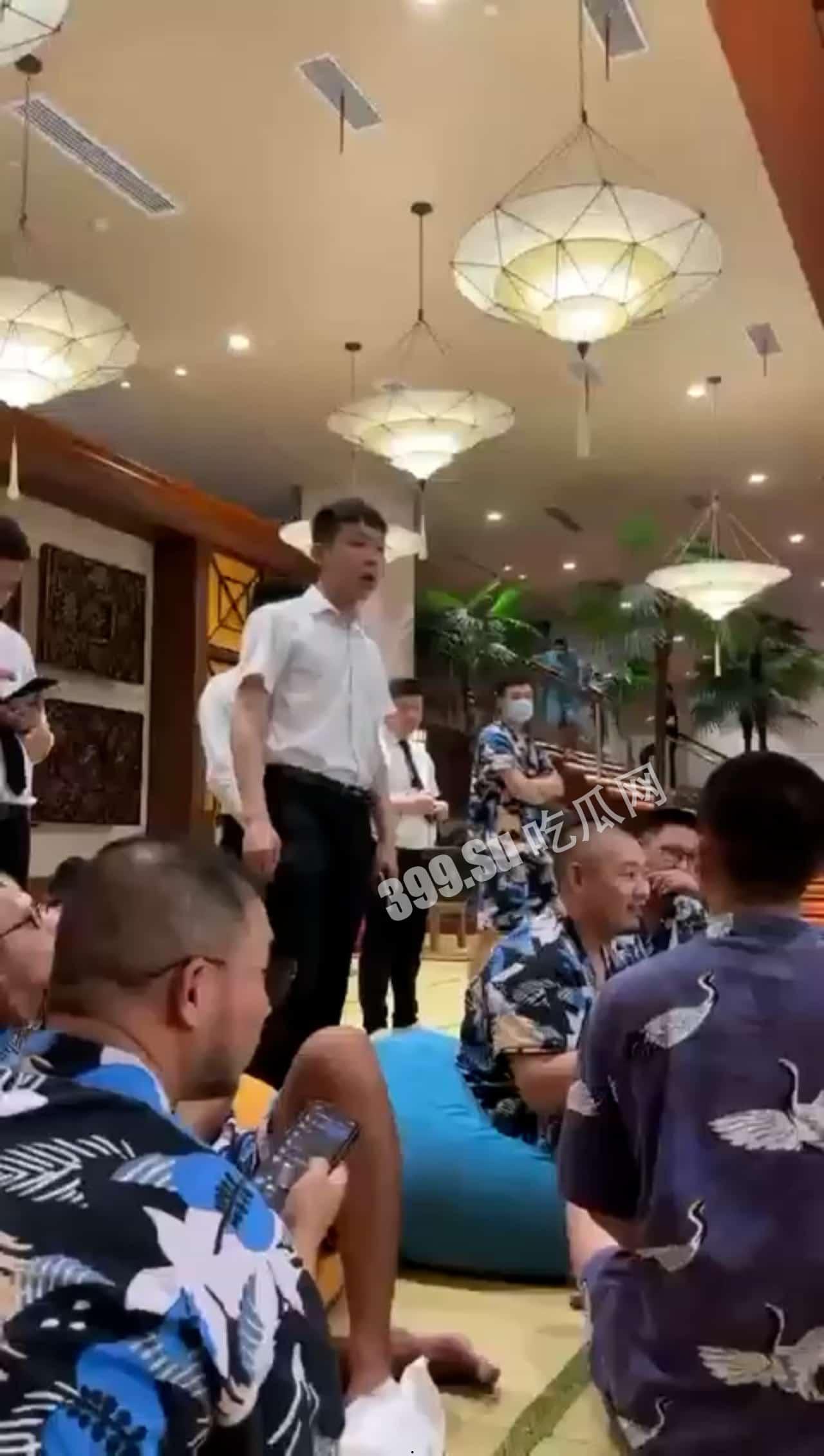 上海洗浴中心  店长拒绝 #艾滋 #同性恋  与gay团 发生争执 附带顾客真实点评-1