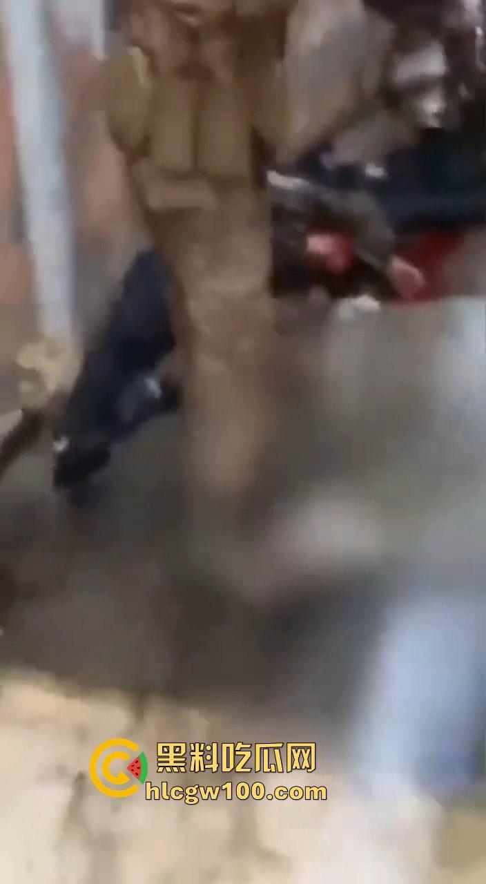 叙利亚反叛军武力镇压民众，现场暴力血腥天尸横遍野堪称世界末日。-8