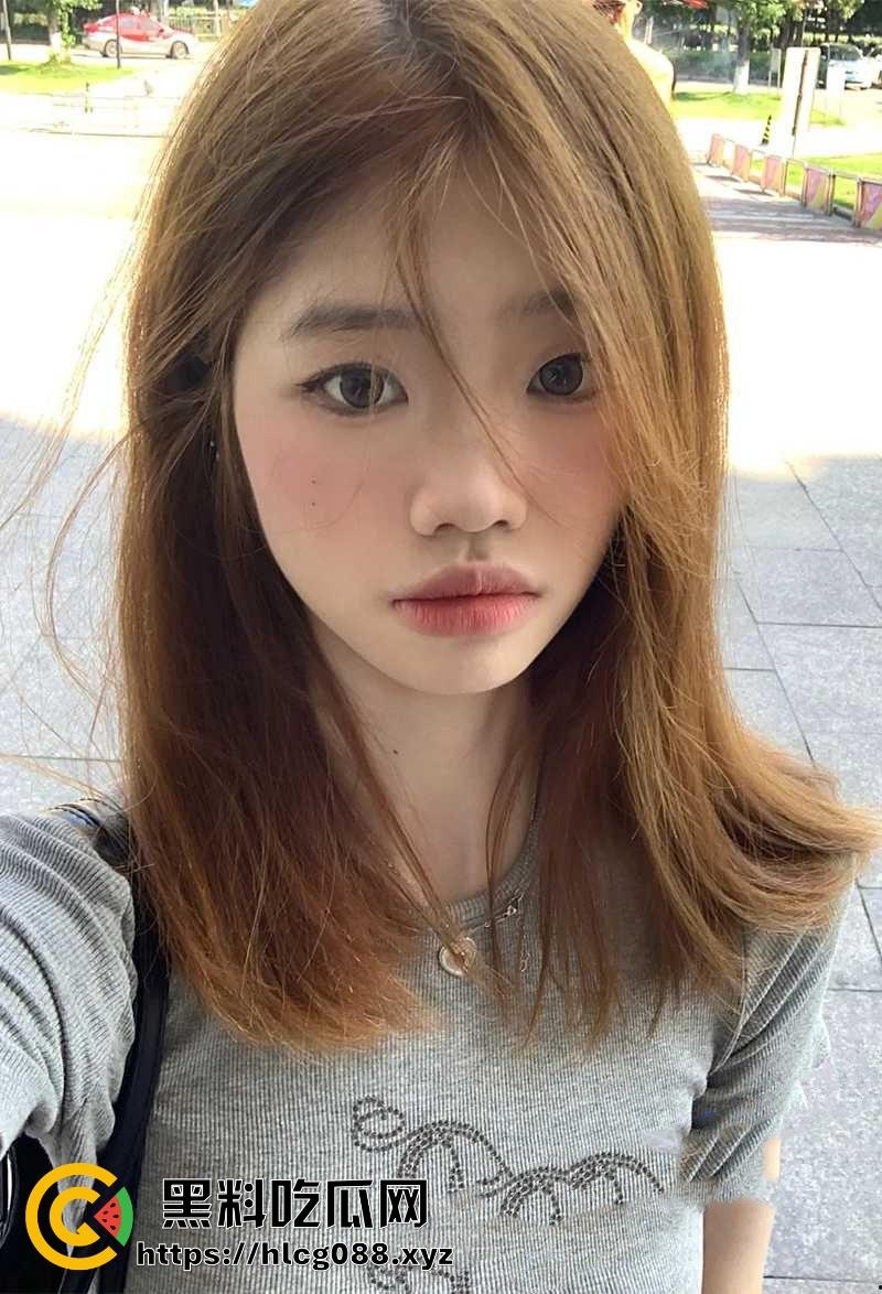 网络PK输了拔逼毛，精神小妹【黄毛飘飘】自拍逼毛一根根拽，疼得嘀咕还骚得要命，这神仙玩法谁顶得住啊！-5