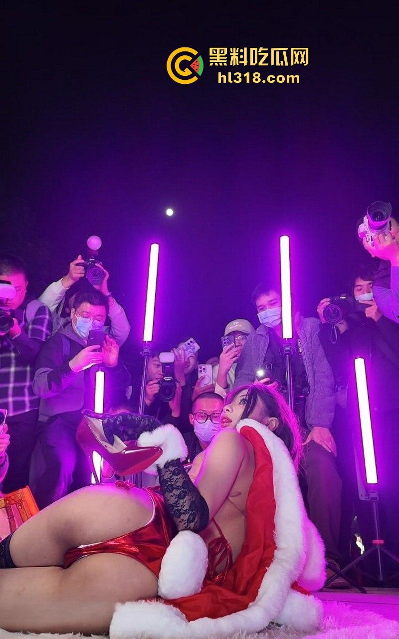 广州萤火虫漫展，高颜值cos女神大胆露臀套装惊艳全场，神级运镜捕捉，每一寸撩人曲线，令人心动不已！-2