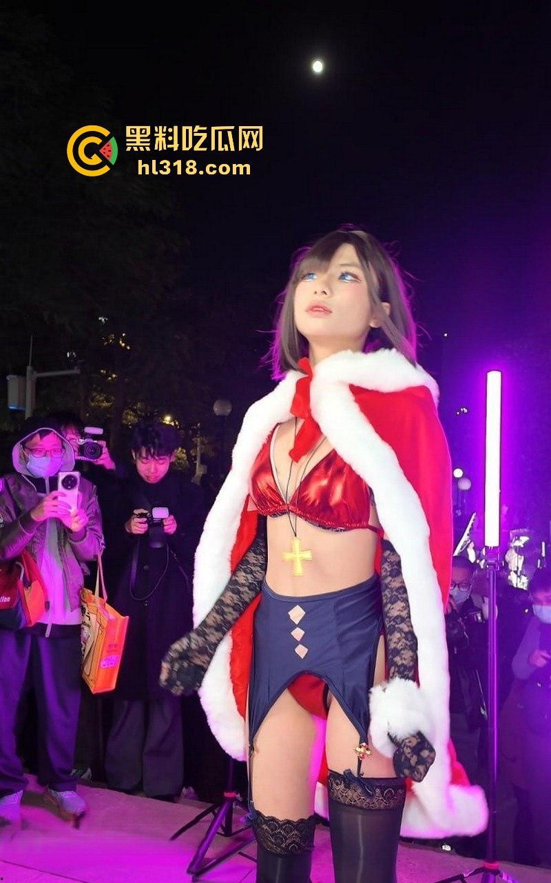 广州萤火虫漫展，高颜值cos女神大胆露臀套装惊艳全场，神级运镜捕捉，每一寸撩人曲线，令人心动不已！-7