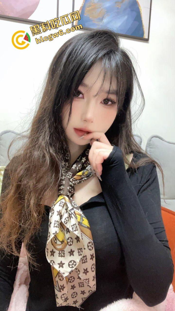 抖音湖南化工职业学院反差骚逼『杨洋』圆润大雷上位骚穴骑乘 抠逼流水超淫荡！原创独家曝光流出！-5