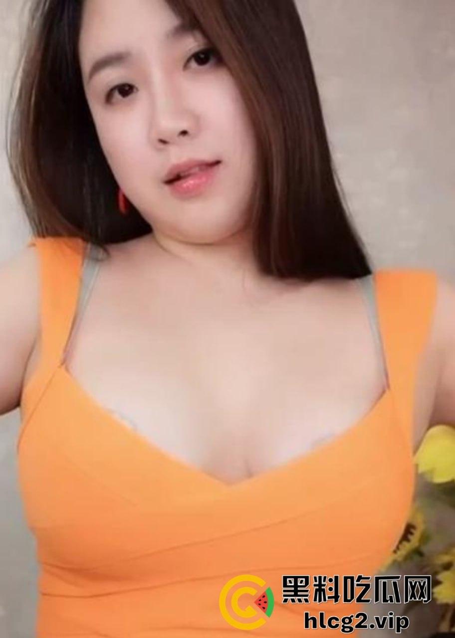 景德镇居家微胖妹子自慰视频爆火！奶子颤动秀独家绝活，情趣内衣下的诱惑让人看硬！-1