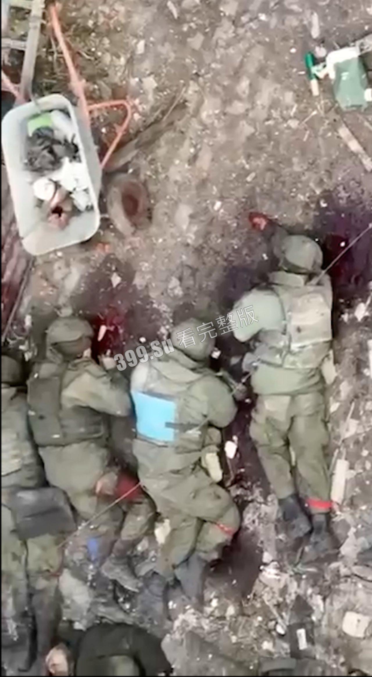 俄乌战争第一视角实录合集  现场只能用惨烈来形容  能留全尸的便算是幸运了  心理承受能力低的瓜友 勿点！！-5