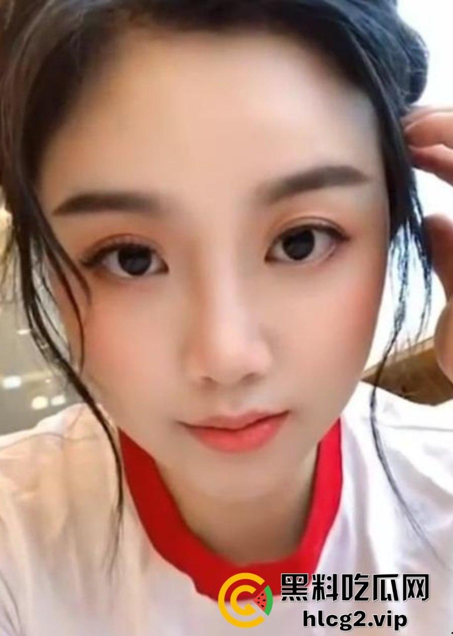 景德镇居家微胖妹子自慰视频爆火！奶子颤动秀独家绝活，情趣内衣下的诱惑让人看硬！-3