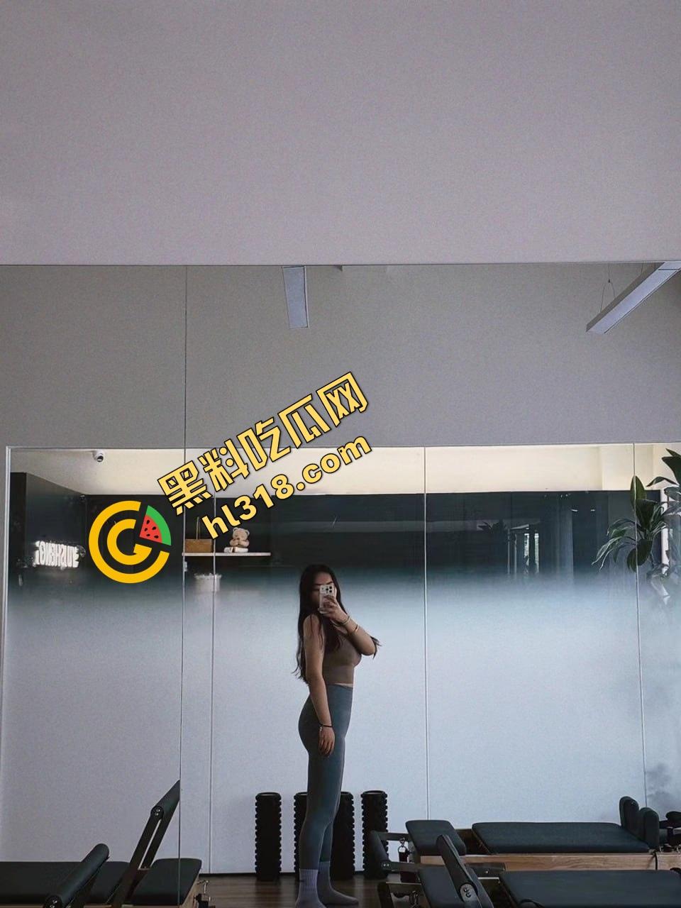 看电视时女友突然骑上来变身自动档，床上被丰乳肥臀暴摇榨精，这种体验哪个男人没幻想过？-1