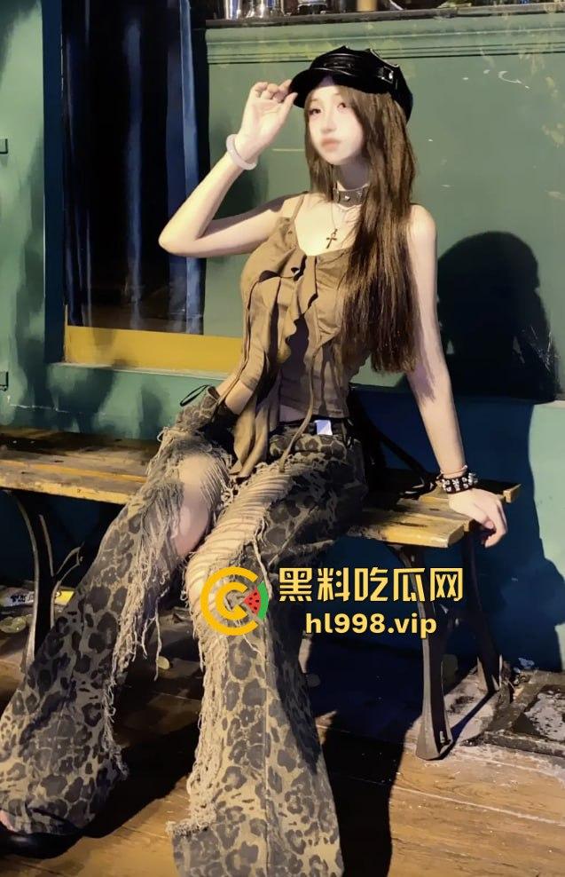 广州06后抽象大学生『B7』抖M抖音找爸爸！大哥爆料三洞齐开包养半年，逼瘾大到吃肾宝片都扛不住！-6