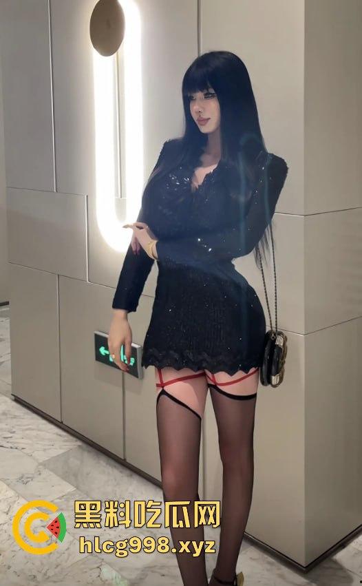 抖音网红【顾灵曦】翻车！全身科技制造，300块加微信，卖衣服是假，给钱就能草！-2