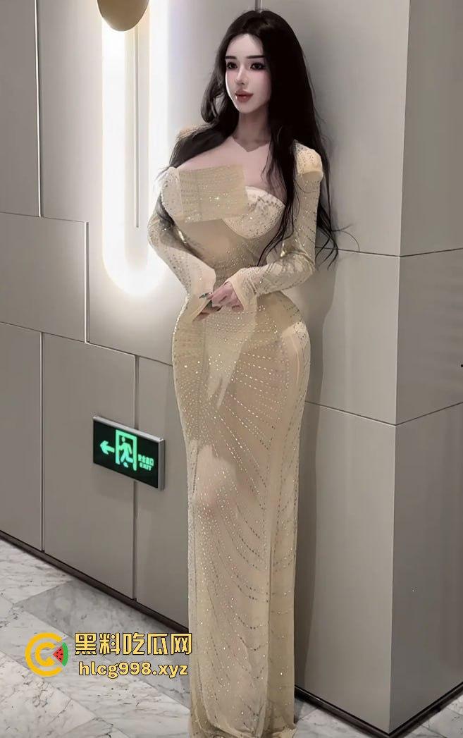 抖音网红【顾灵曦】翻车！全身科技制造，300块加微信，卖衣服是假，给钱就能草！-13