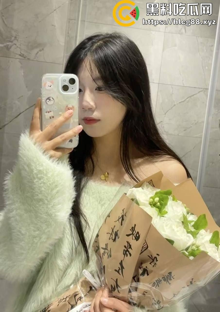 苏州大三【邵怡饶】自拍视频再曝，甜脸恶心人，床上骚浪贱到爆，男友操她操出新高度！-3