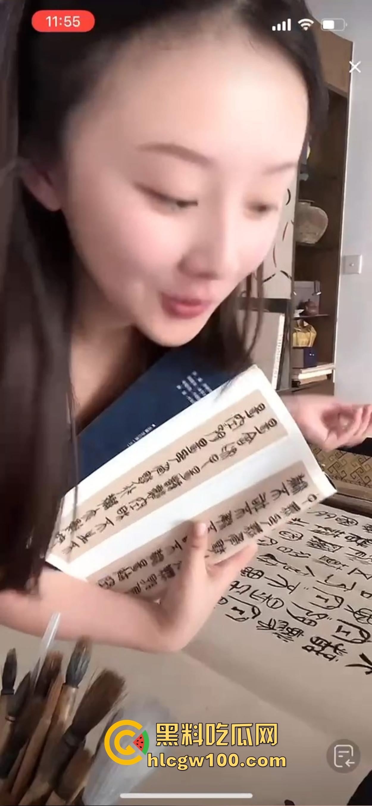 抖音骚鸡书法漏奶直播，真空上阵练毛笔，酥胸似露不露，这就是传说中的雅俗共赏新赛道？陶冶情操还是露奶吸睛？-6