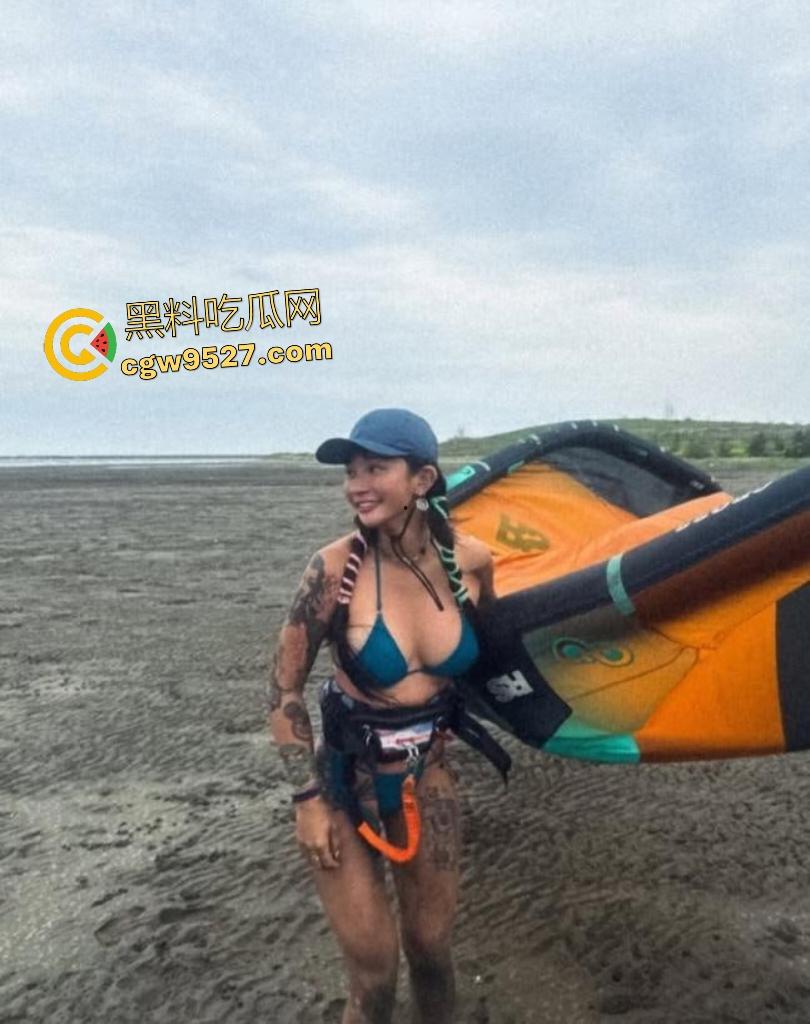 42万粉潜水教练【梁云菲】，因要会员续费，不得不贡献身体，被操得表情很难受，潜水多了逼太紧？-5