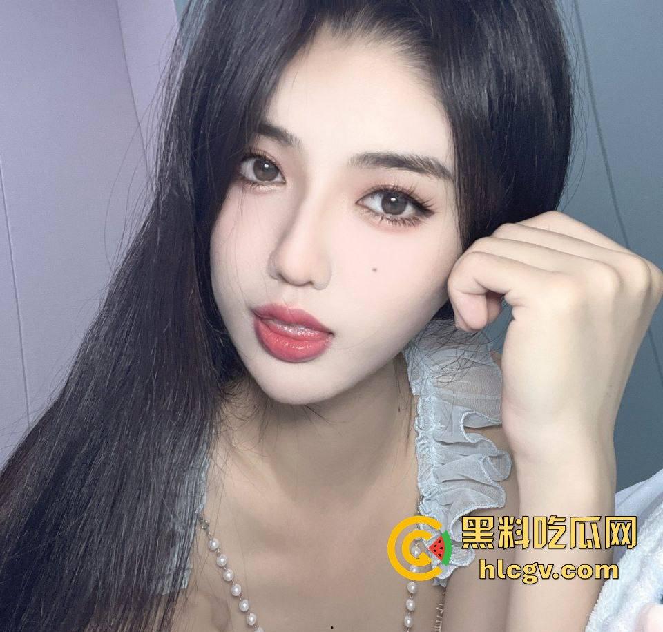 高颜值骚母狗【GirrlzzZ3】金主曝光调教视频，网友质疑照片造假！-8