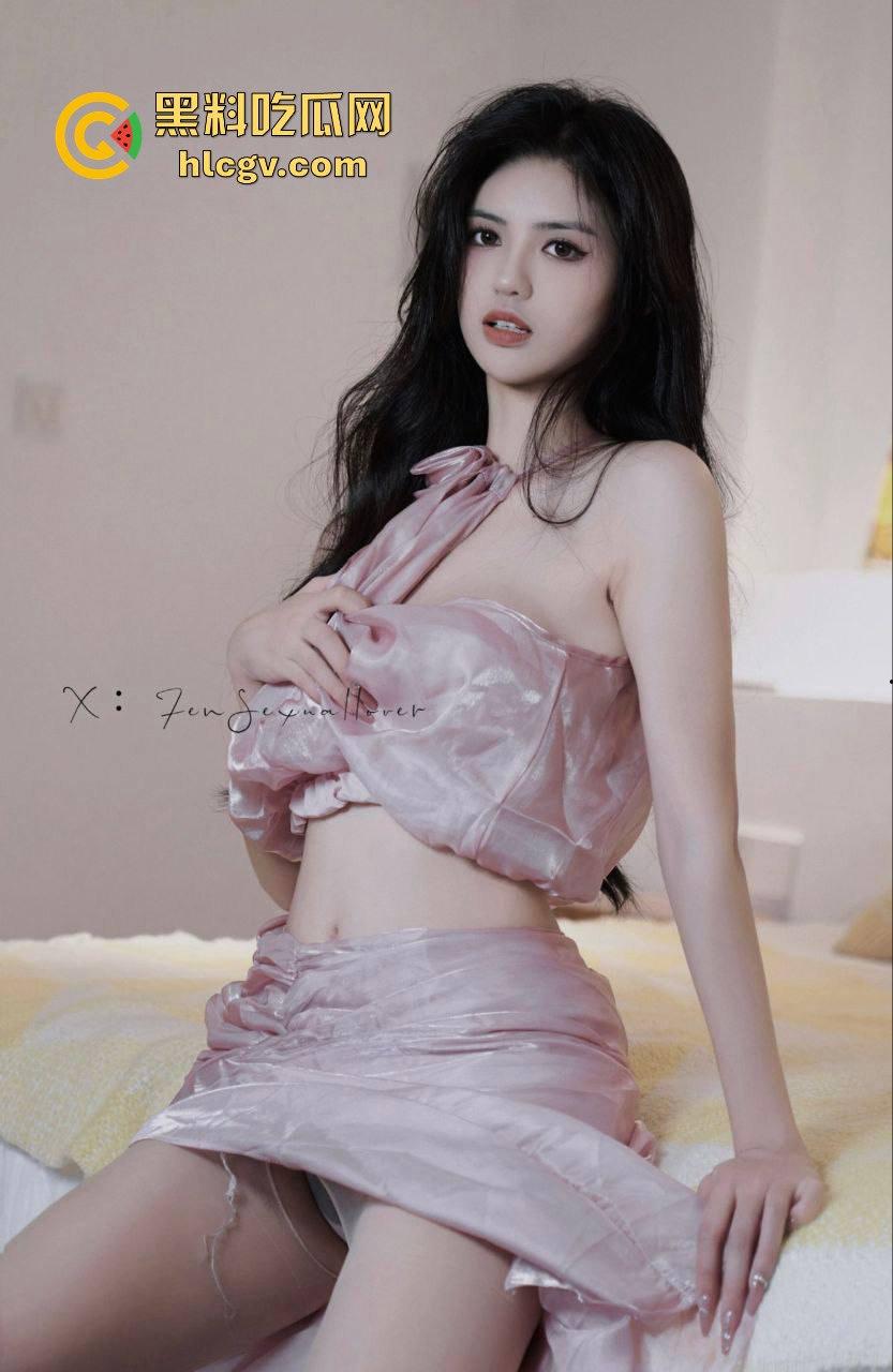 高颜值骚母狗【GirrlzzZ3】金主曝光调教视频，网友质疑照片造假！-11