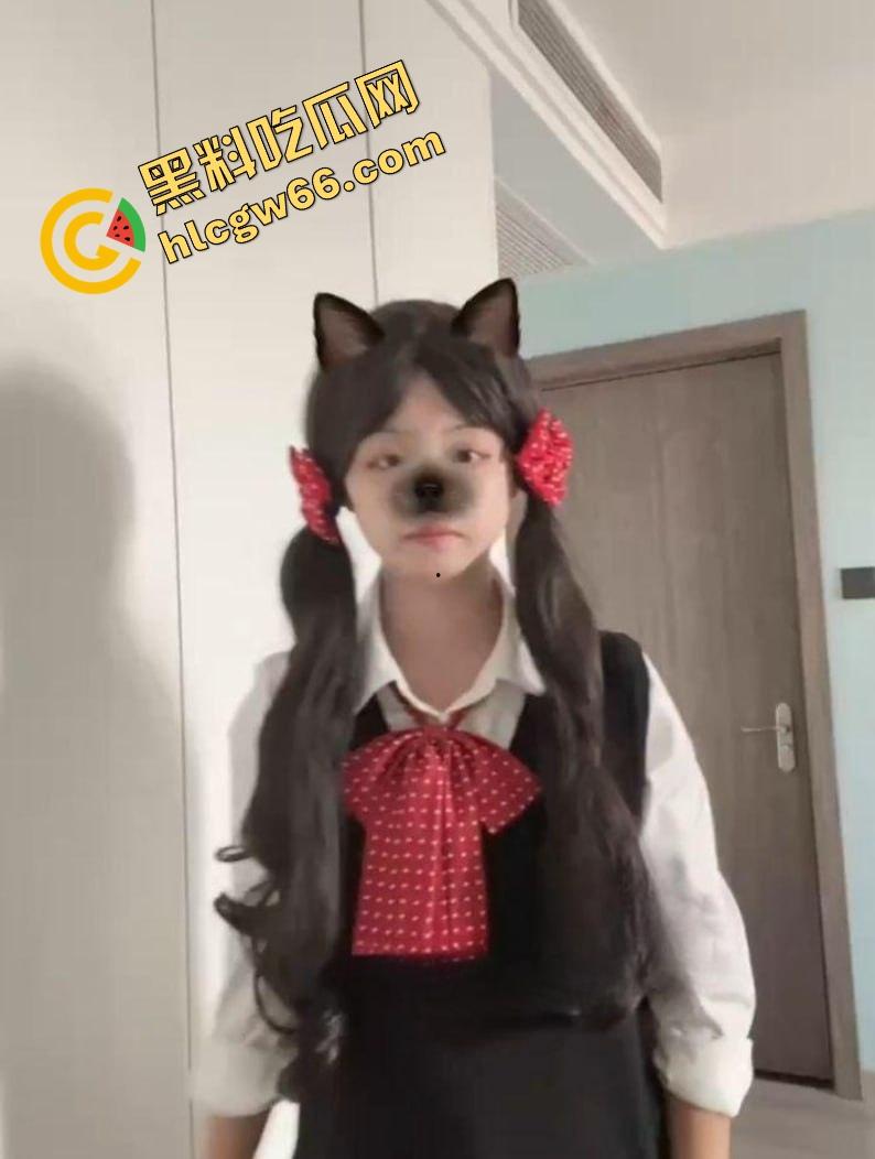 湖南株洲18岁反差骚学妹【刘怡婷】曝光，刚成年就当男网友的远程母狗，放学回家掰穴自慰叫到腿软！-2