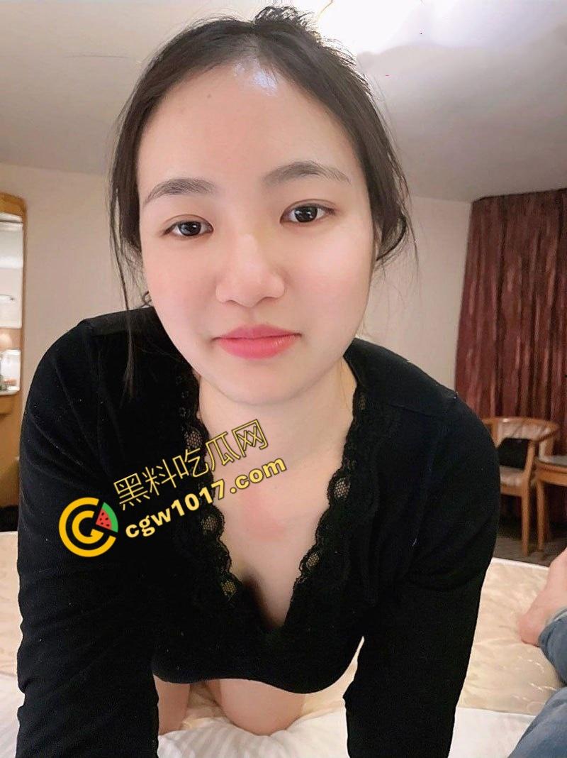 成都极品人妻【林伊敏】偷情曝光：狂野抽插无保护，性欲旺盛淫情不断，偷欢反差婊成网络热门，逼毛多密性瘾超强！-1