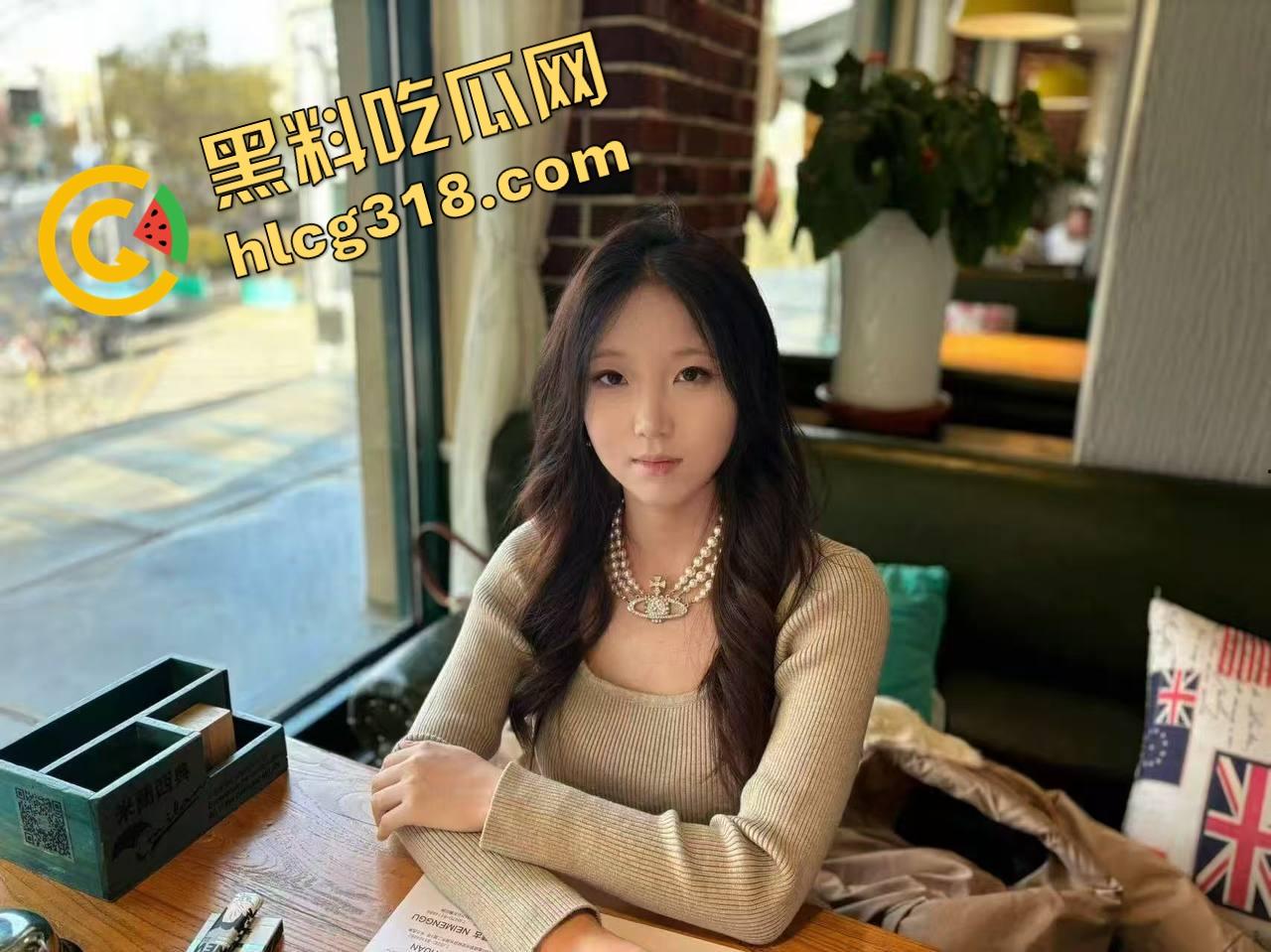 单位高冷御姐『李雪』白天冷若冰霜，晚上边打电话边吃鸡，什么姿势都玩得转，这骚劲她老公根本扛不住！-5