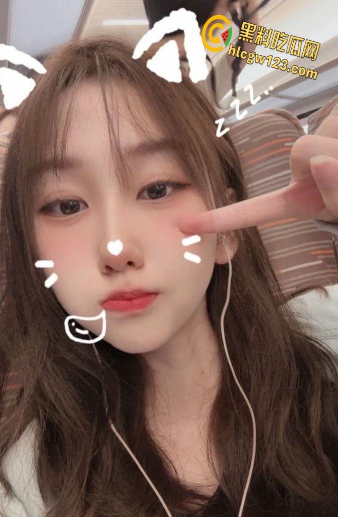 唐山尤物【谢雨桐】美乳户外露出，追求刺激3P双洞齐开，粉嫩小穴淫水乱溅！-1