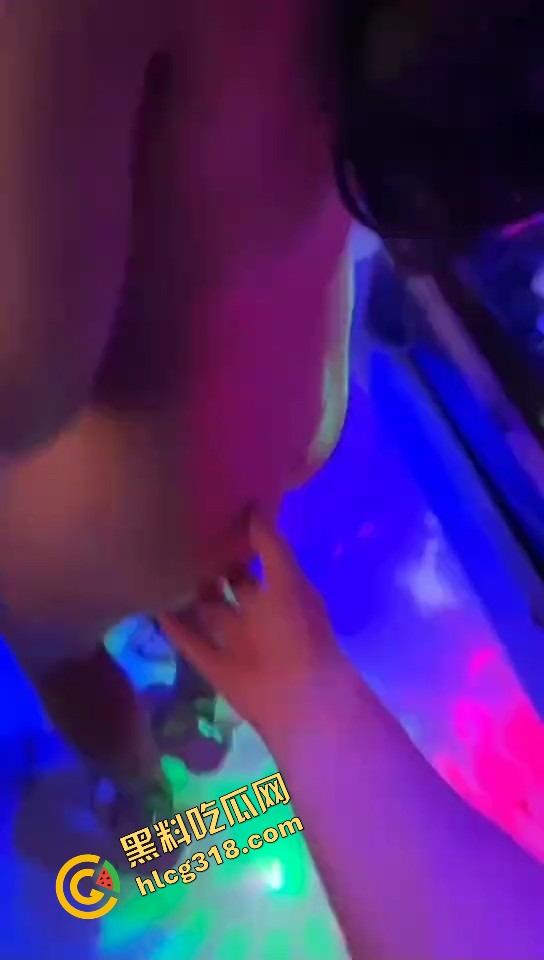 酒吧玩腻了，KTV深夜全是淫patient乱蹦迪，后半场屁股扎堆开唱，老板都睁一只眼闭一只眼！-9