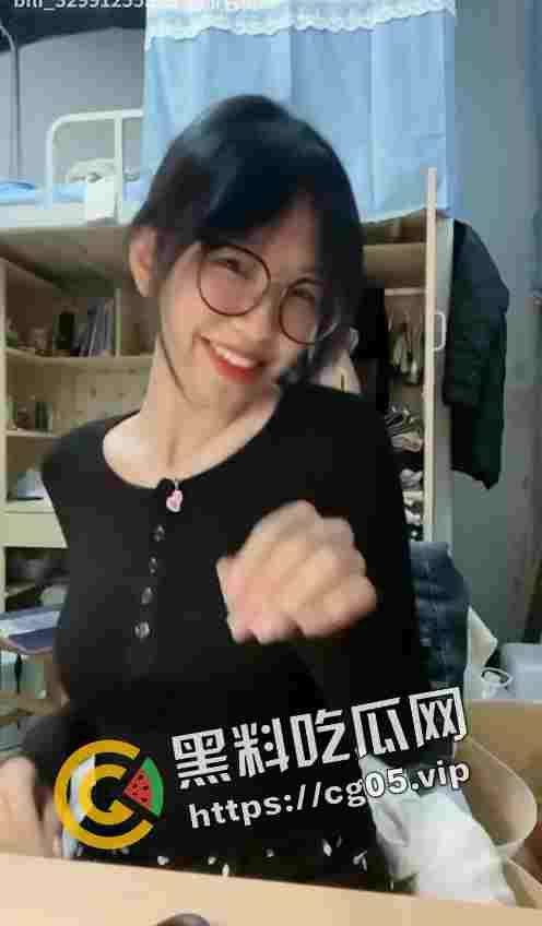 b站 大学生up主 错传私密视频 目前已经下架全部视频  女大学生的屁股就是嫩啊 馒头逼能掐出水 3v合1-3