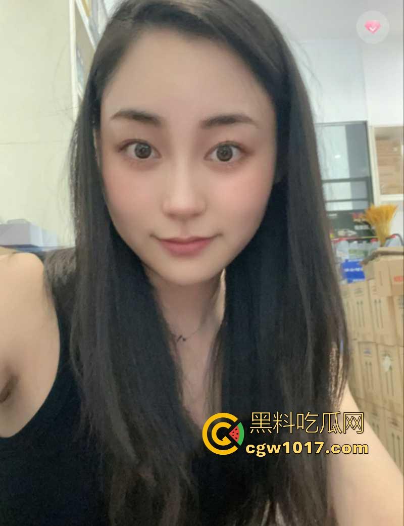 河南高挑骚逼营销【陈奕莹】清纯少女私下却是淫荡的母狗,在家发骚与人裸聊等操,全程露脸揉搓,这逼是真的黑啊!-7