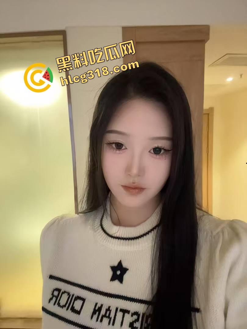 这他妈什么新花样？三级片都不敢这么拍，第一次见有人全裸趴公堂挨打，还他妈打得这么骚！-1