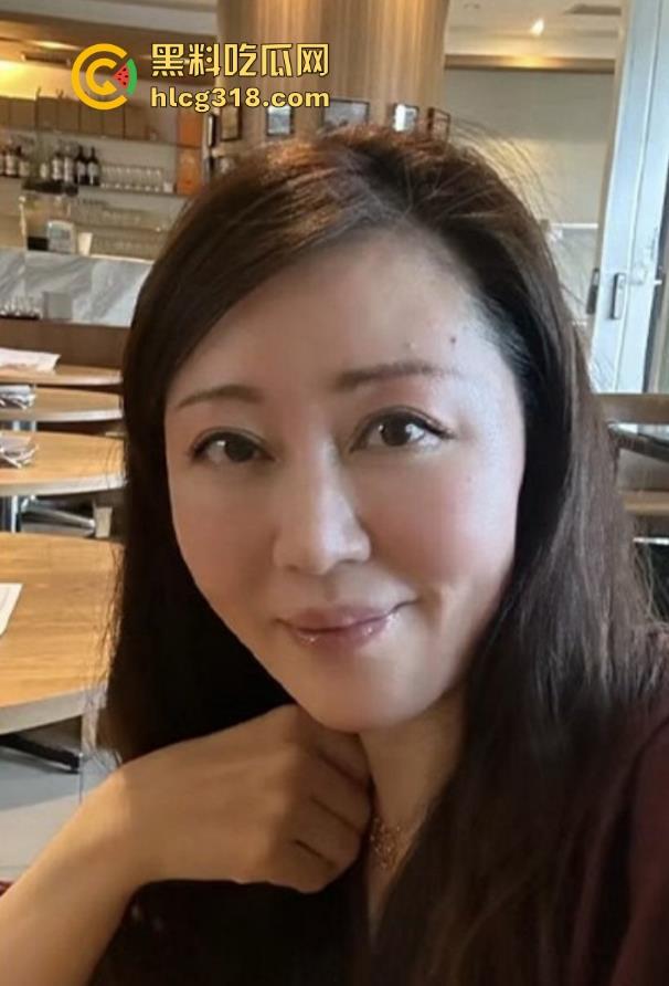 海角乱伦大神【妖娆的丈母娘】狂操性感黑丝丈母娘,翘臀巨乳无套内射狠狠的满足她!-1