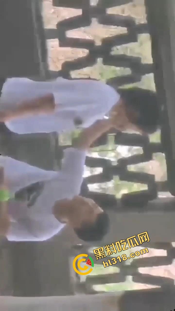 两高中生逃课白天公园偷开房，野战打炮连安全套都来不及戴，阳光下直接开始啪啪，青春期欲望根本藏不住！-6