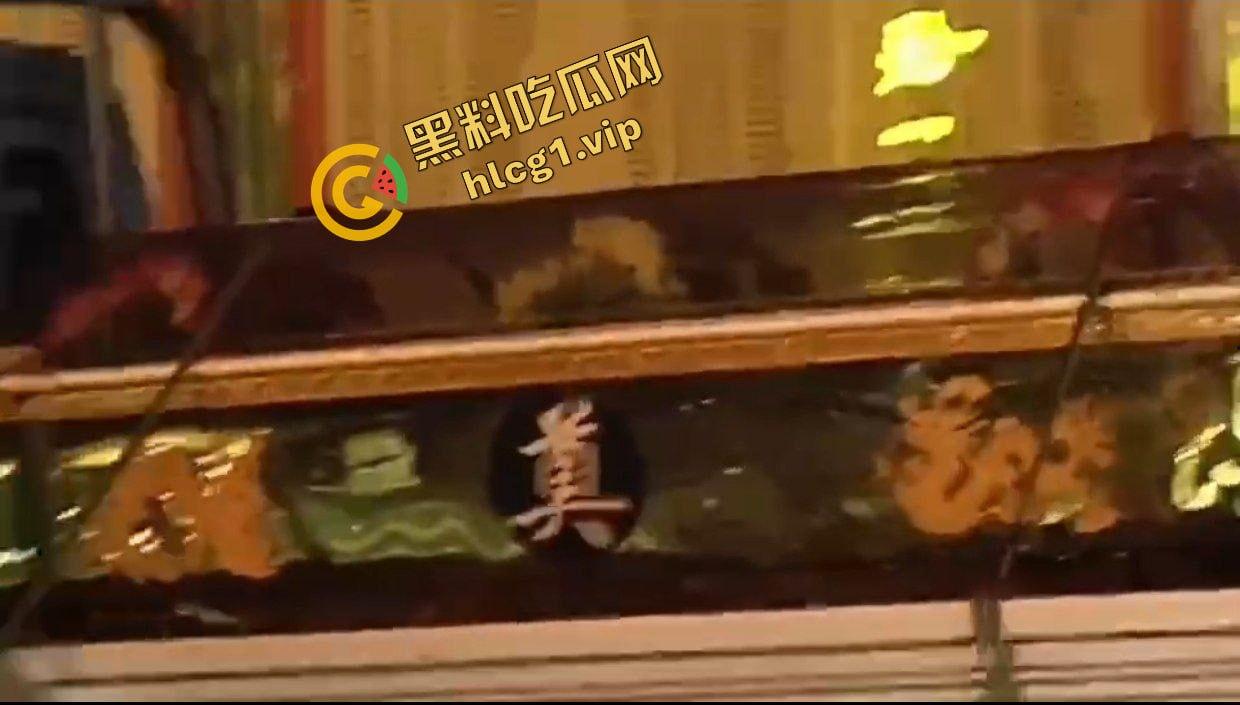 辉县市孟高中学 15岁女孩因军训意外去世 家长校门口拉横幅摆花圈!-14